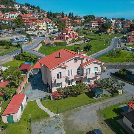 Casa Vacanze Ferrando Pietra Ligure Exteriör bild