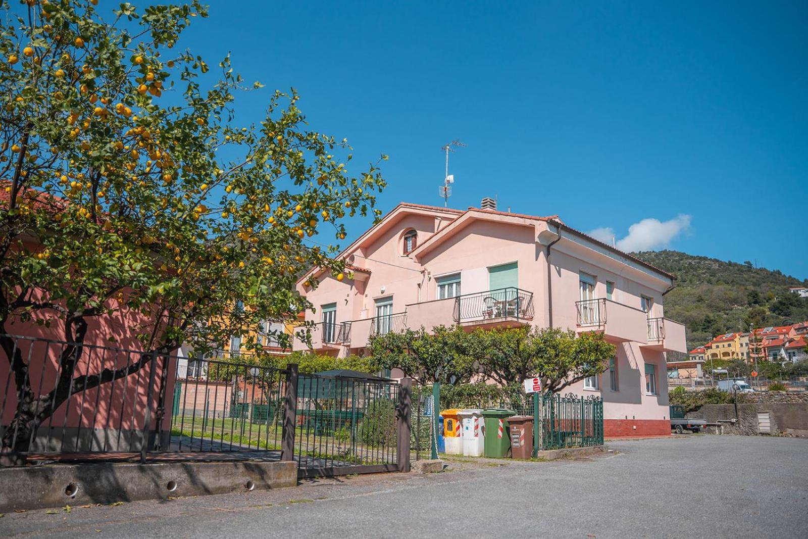 Casa Vacanze Ferrando Pietra Ligure Exteriör bild