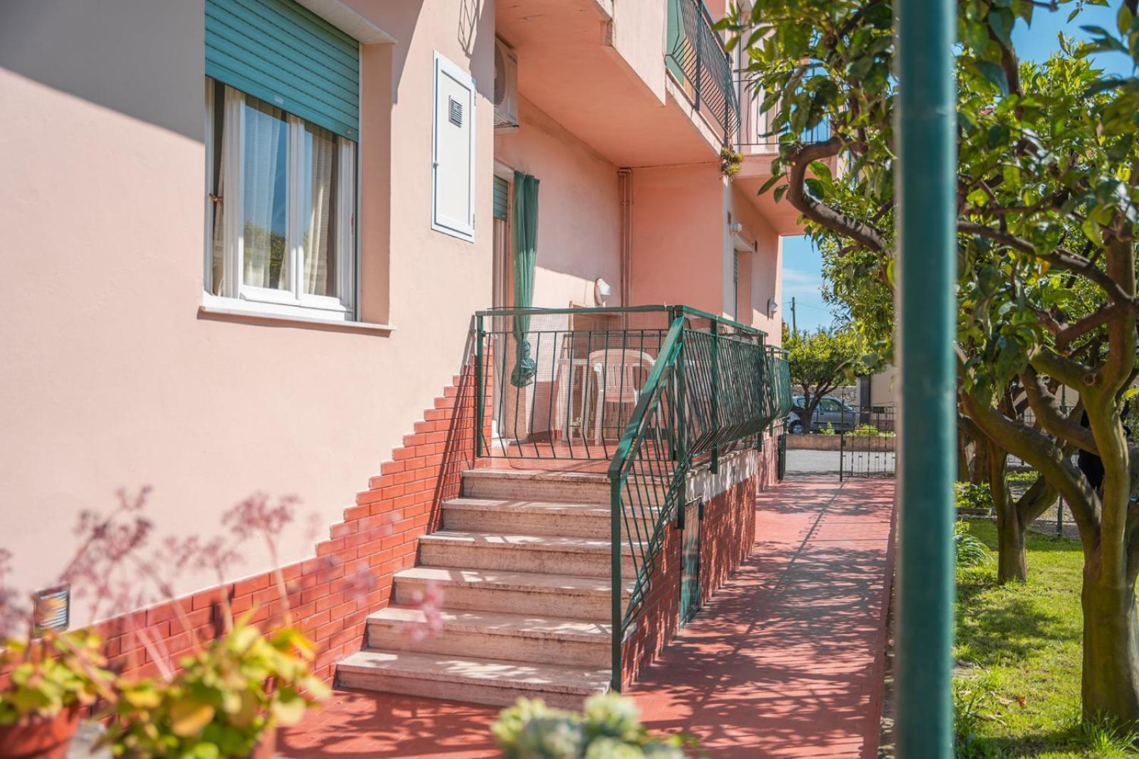 Casa Vacanze Ferrando Pietra Ligure Exteriör bild