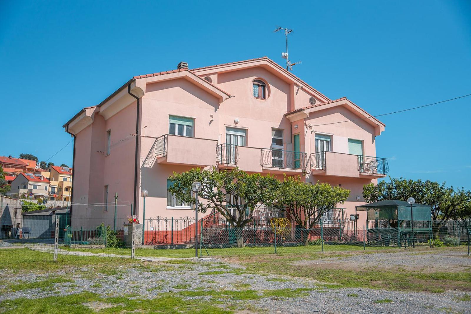 Casa Vacanze Ferrando Pietra Ligure Exteriör bild