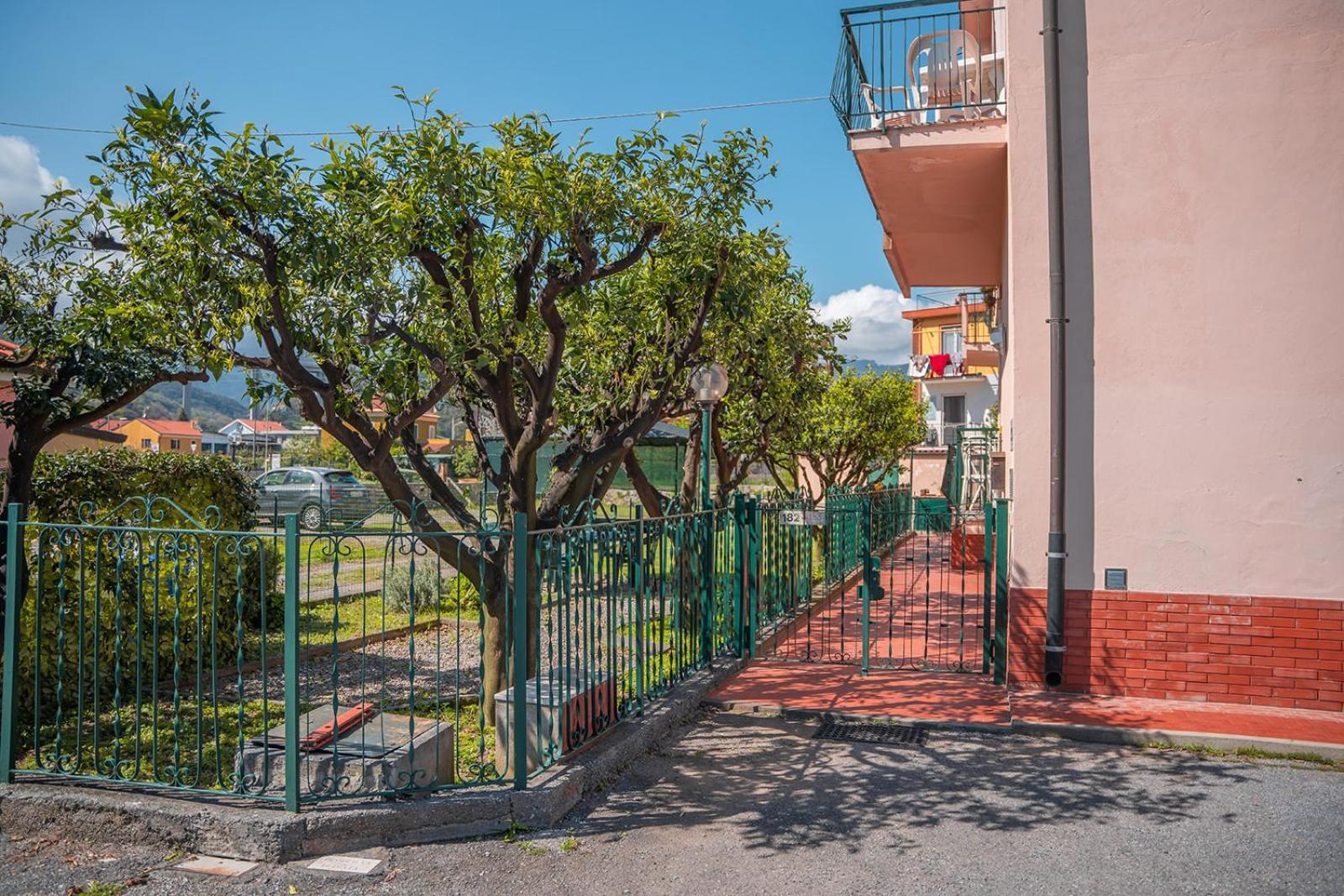 Casa Vacanze Ferrando Pietra Ligure Exteriör bild